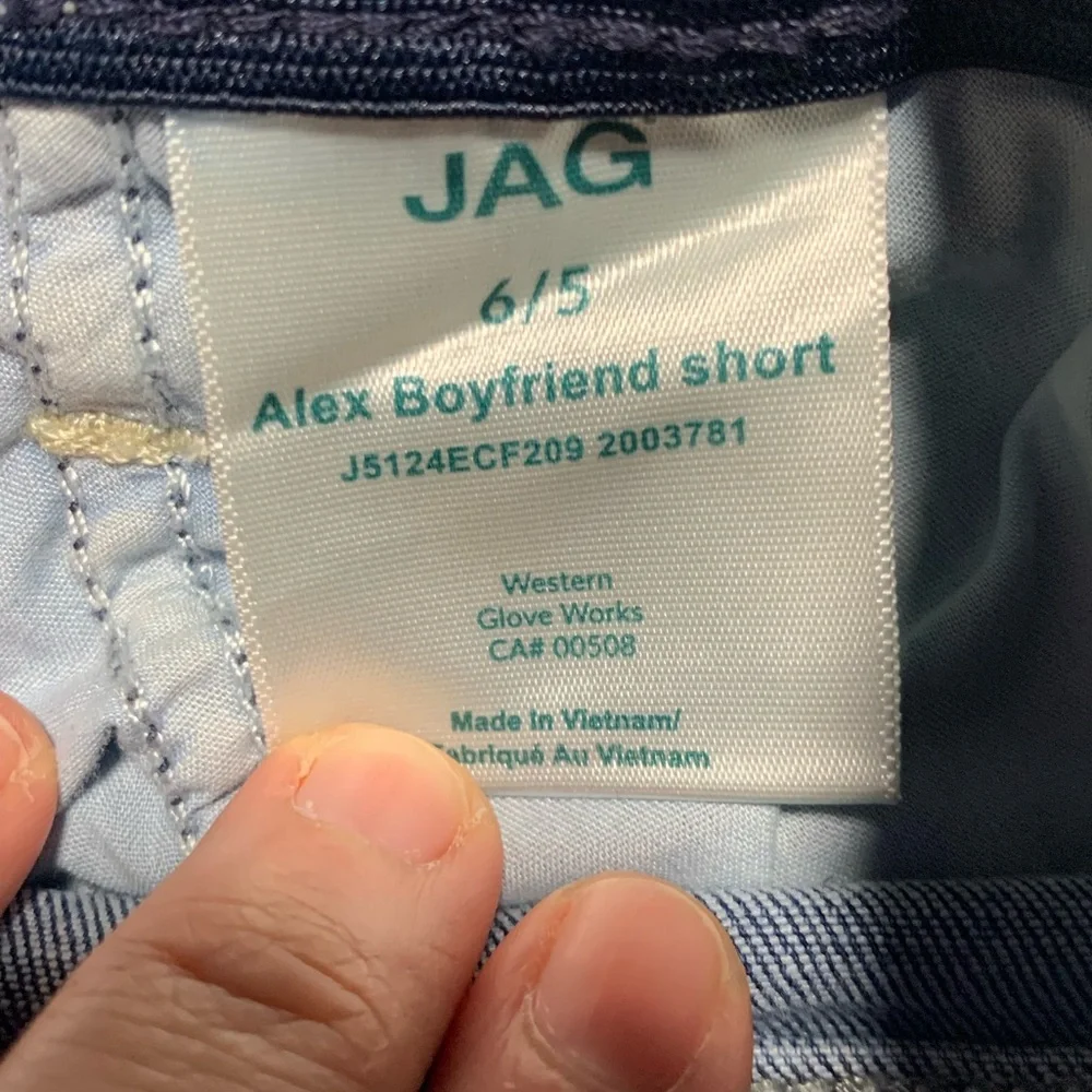 NWT JAG Alex mid rise boyfriend short. Cuffed. Size 6. - Picture 4 of 10